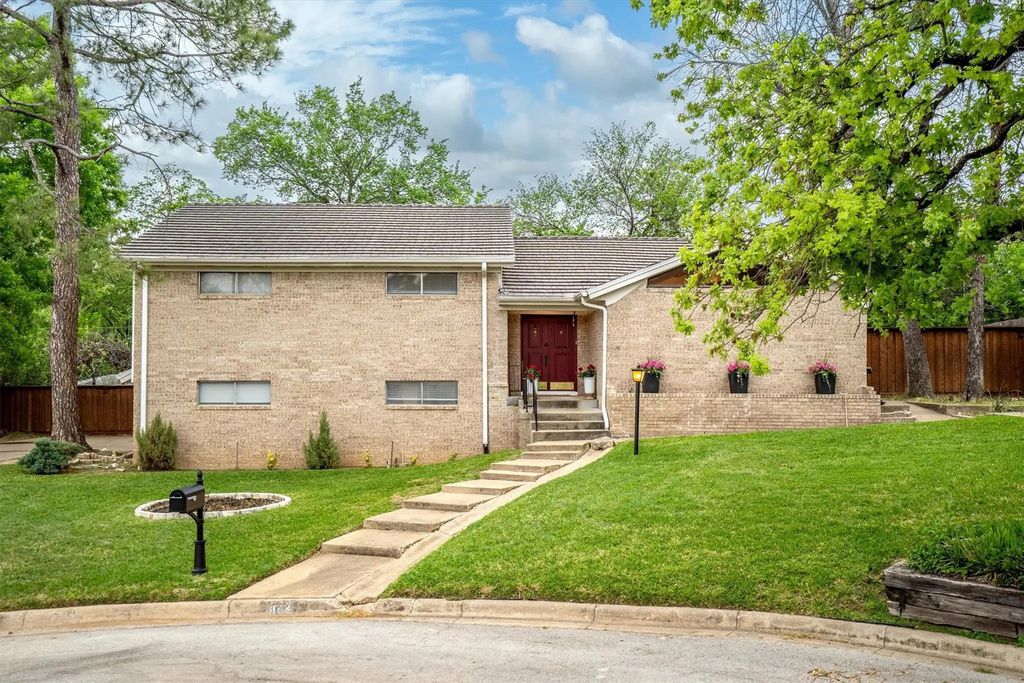 632 Caduceus Court, Hurst