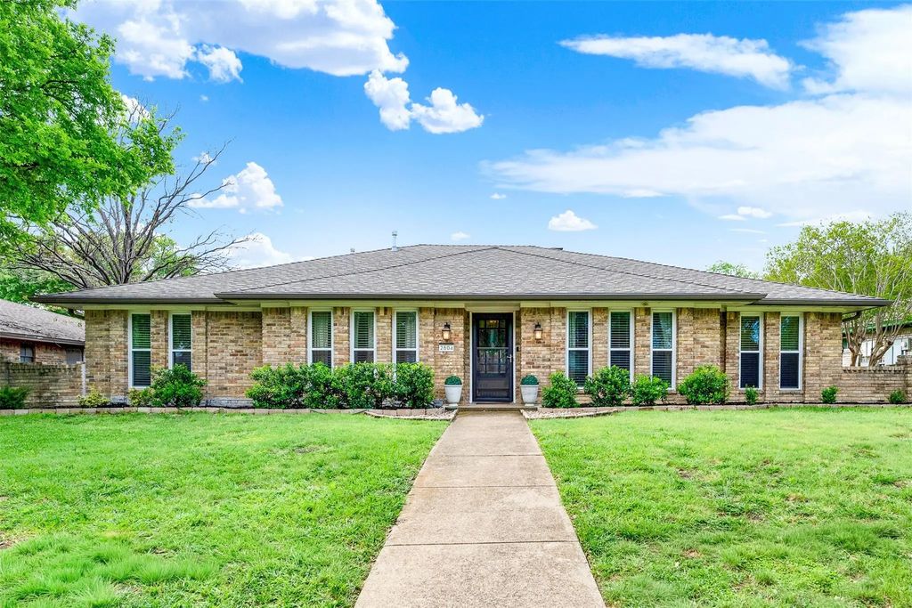 2804 Meadowbrook Drive, Plano