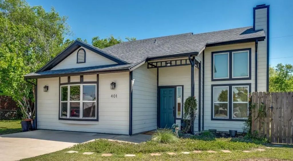 401 N Sierra Trail, Pilot Point