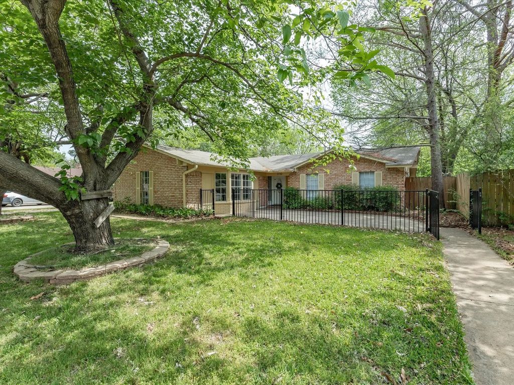 2732 Foxcroft Circle, Denton
