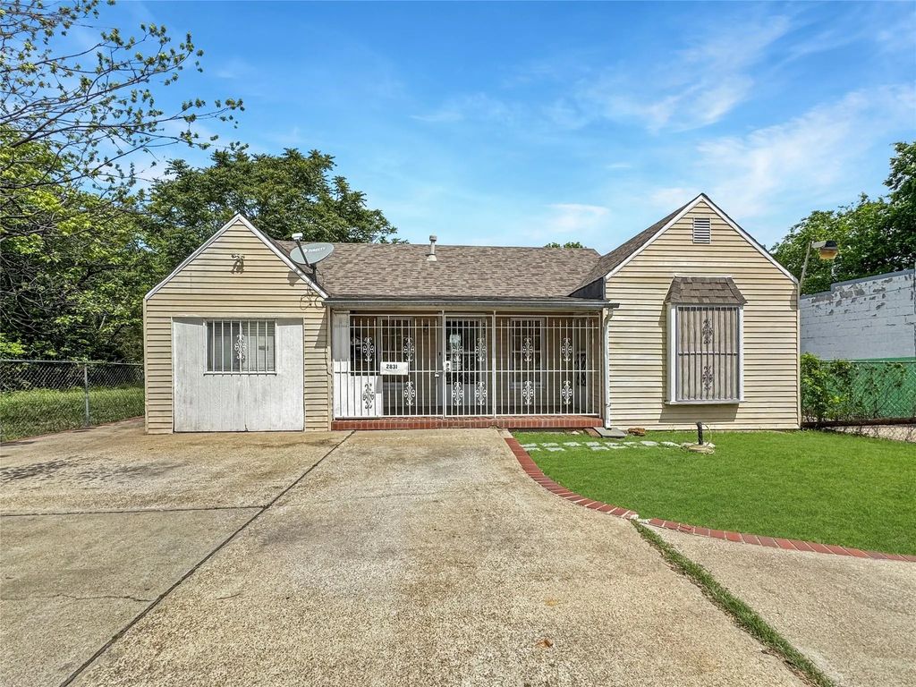 2831 W Clarendon Drive, Dallas