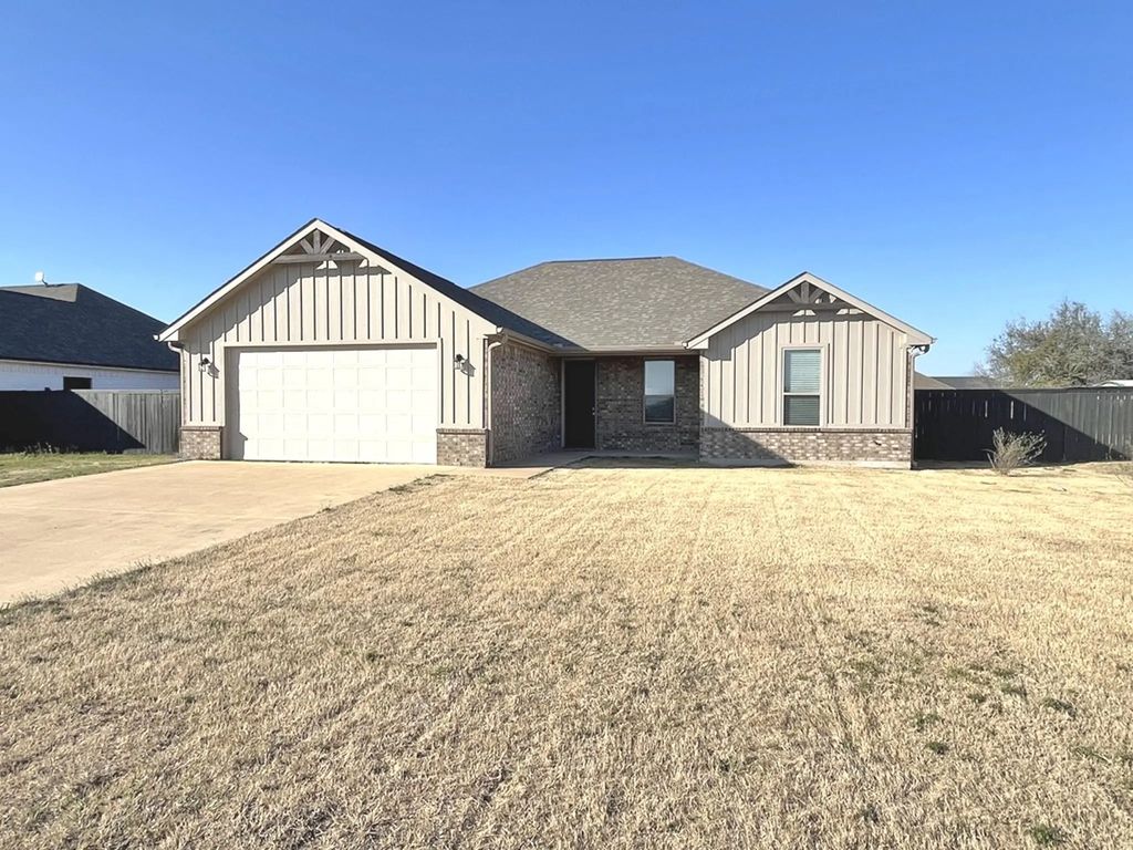 316 W James Street, Mabank