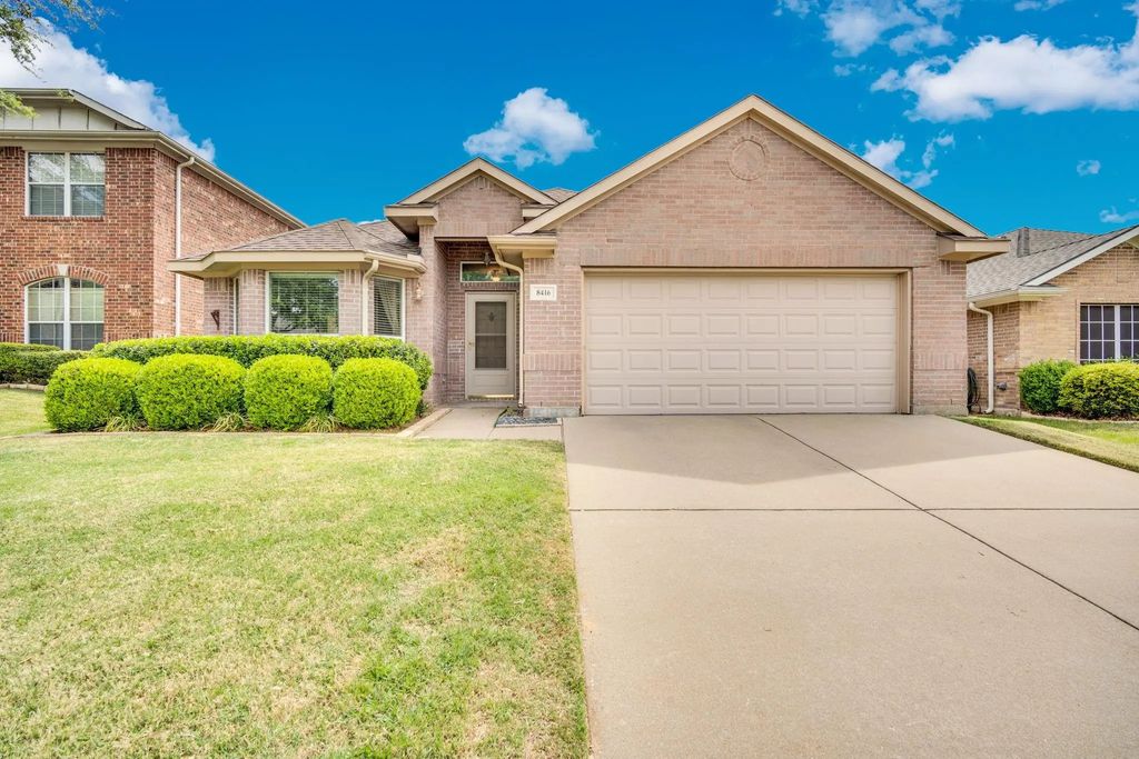 8416 Cactus Flower Drive, Fort Worth