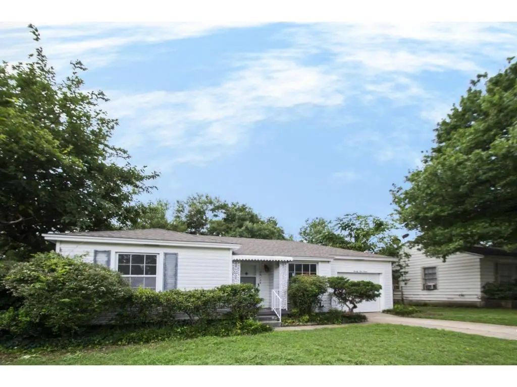 2912 W Clarendon Drive, Dallas