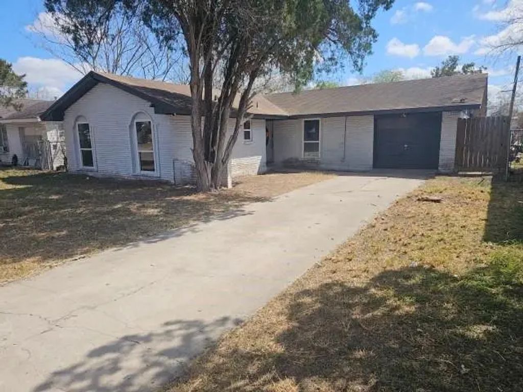 644 W Ligustrum Boulevard, Robstown