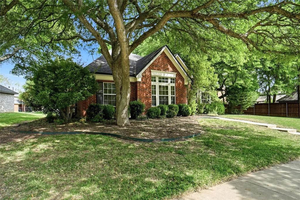 2004 Kings Drive, Flower Mound