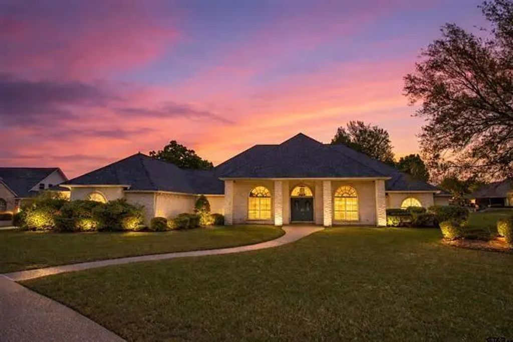 141 Cypress Point Circle, Hideaway