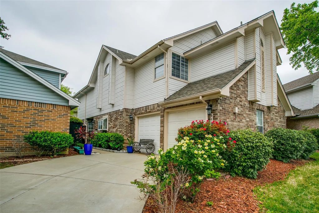 9432 Blue Jay Way, Irving