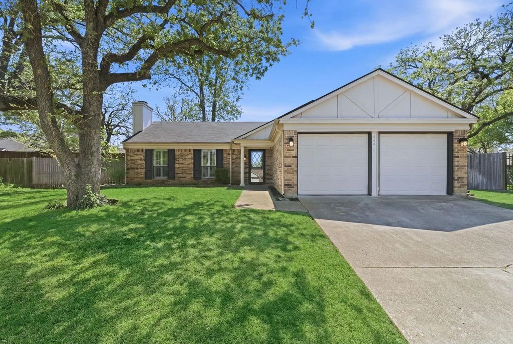 404 Knoll Wood Court, Euless