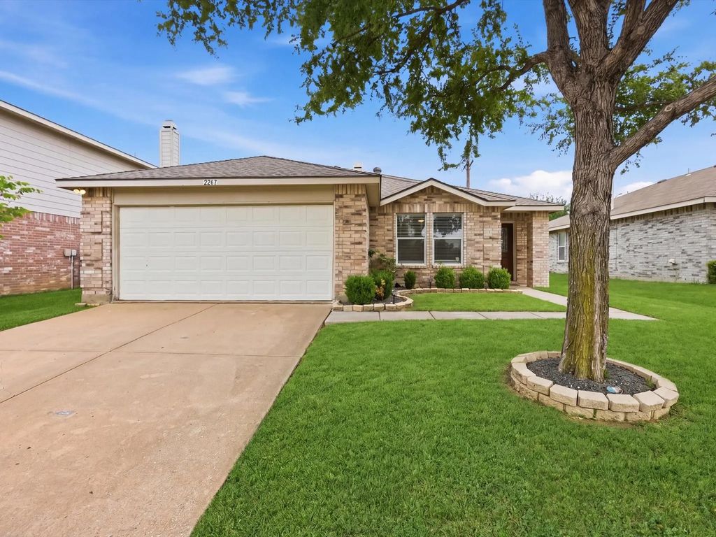 2261 White Pine Drive, Little Elm