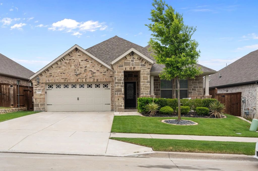 5577 Cypress Willow Bend, Fort Worth