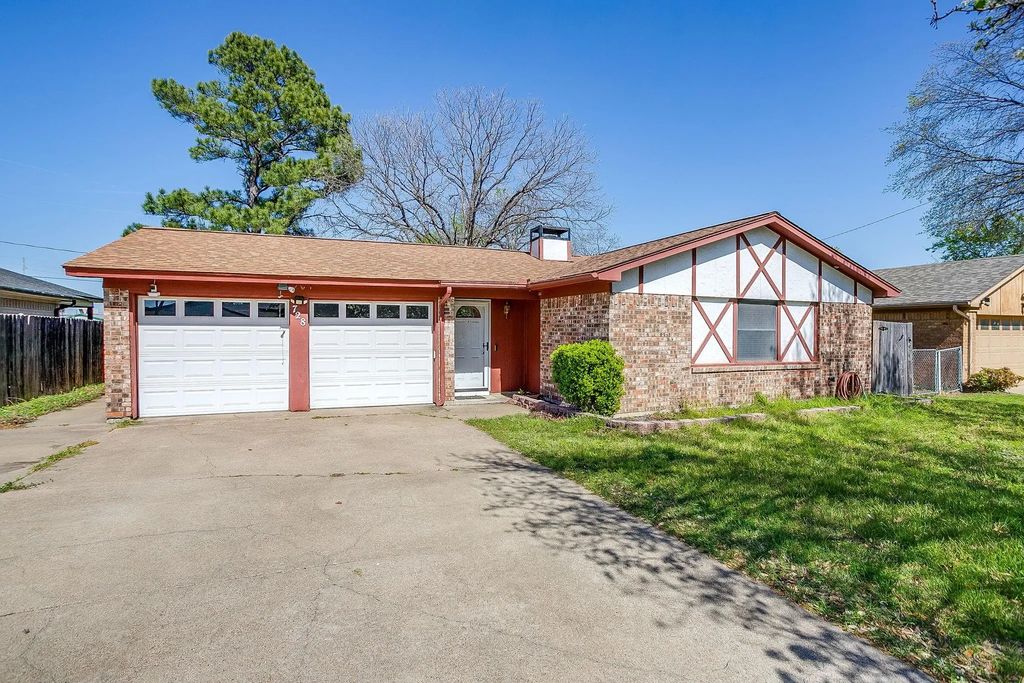 728 Nw Douglas Street, Burleson