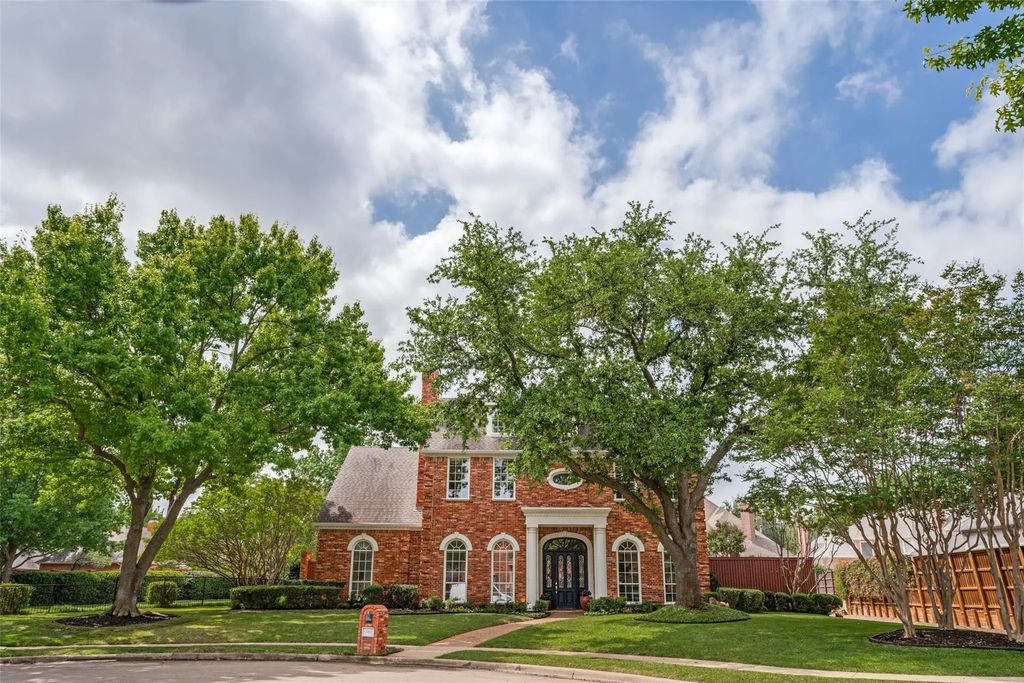 5900 Kensington Drive, Plano