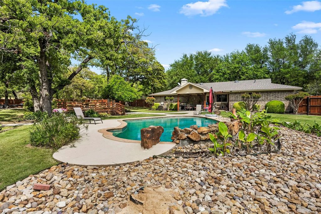 505 Curtis Road, Burleson