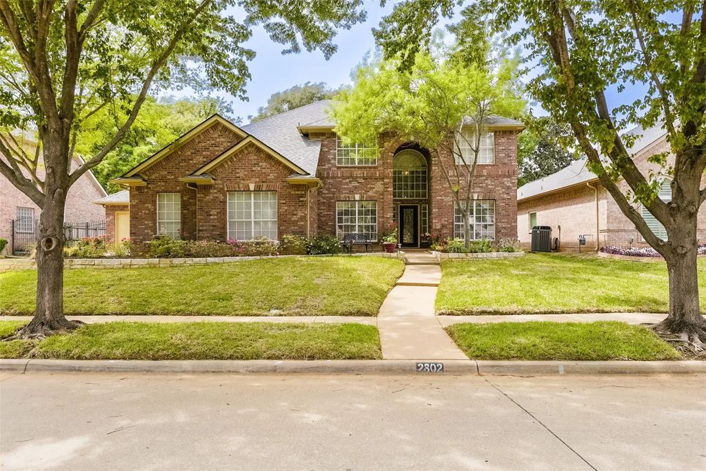 2802 Park Run Drive, Arlington