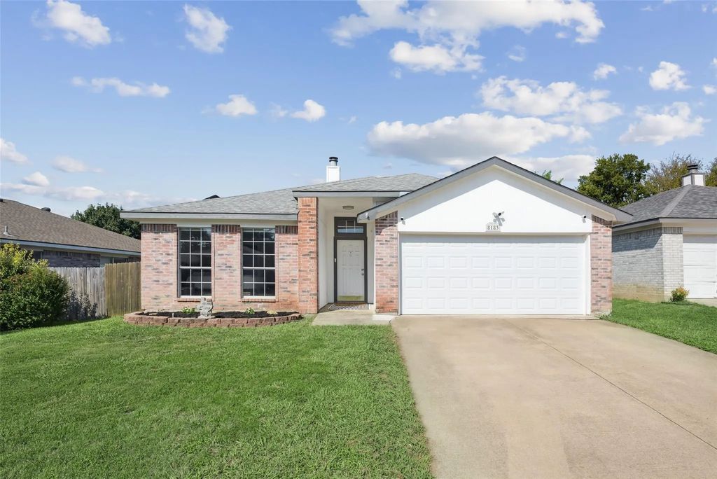 8183 Spruce Valley Drive, Fort Worth