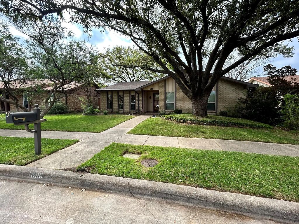 1806 Clear Creek Lane, Carrollton