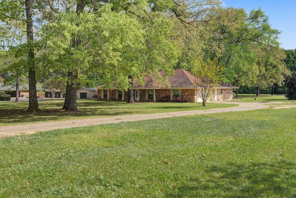 8849 Shirley Francis Road, Shreveport