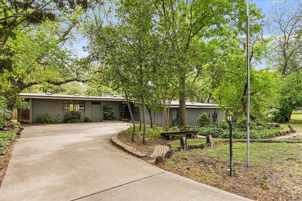 2822 S Glenbrook Drive, Garland