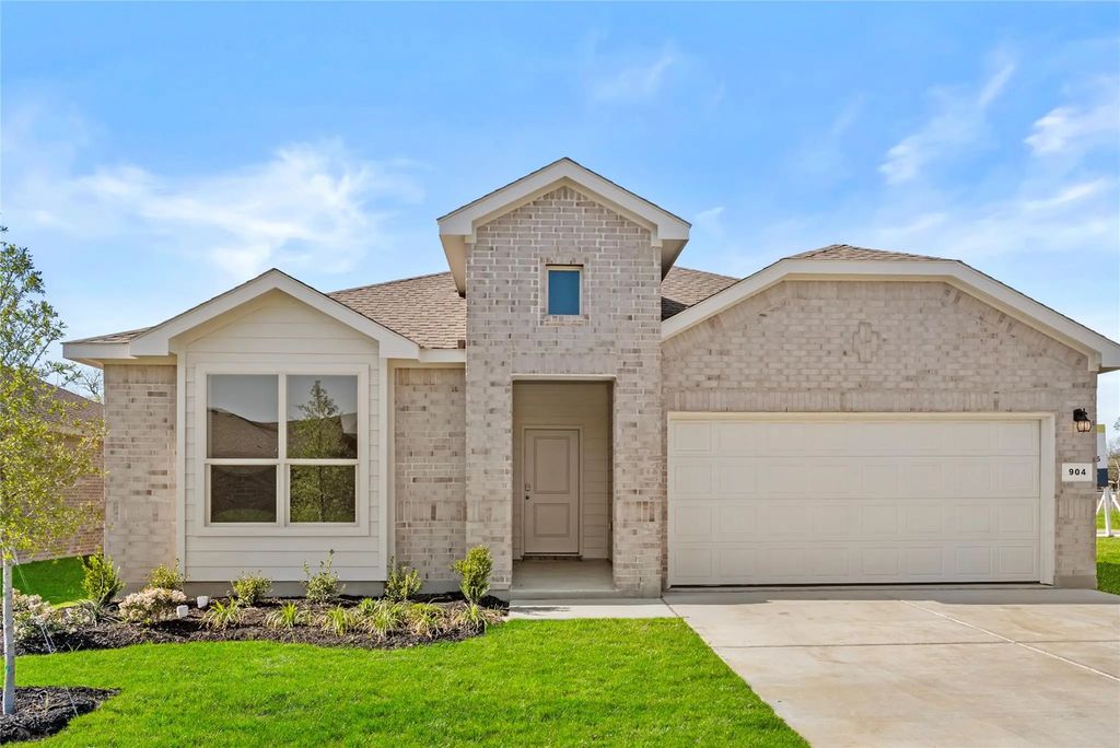904 Traction Trail, Cleburne