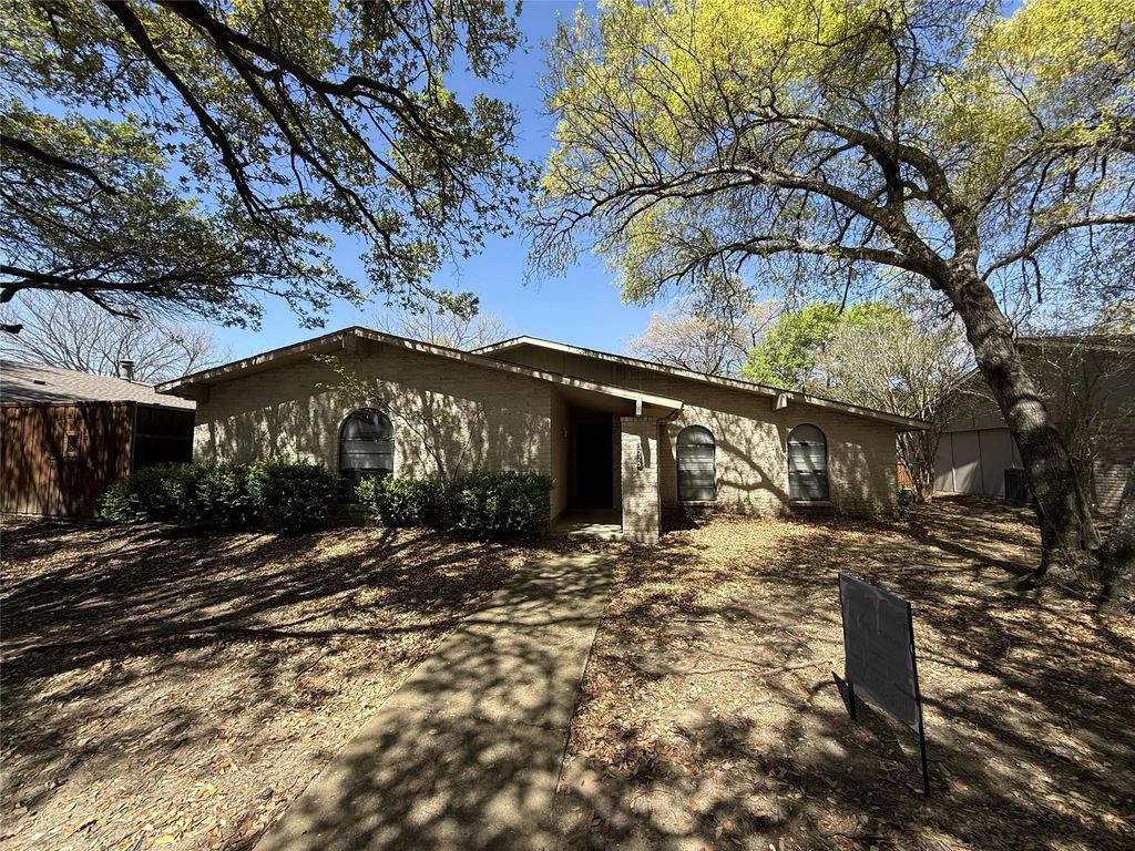 3225 Collins Boulevard, Garland