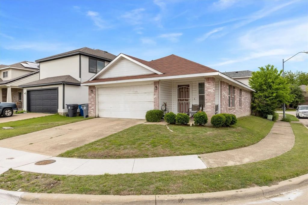210 Cliff Heights Circle, Dallas