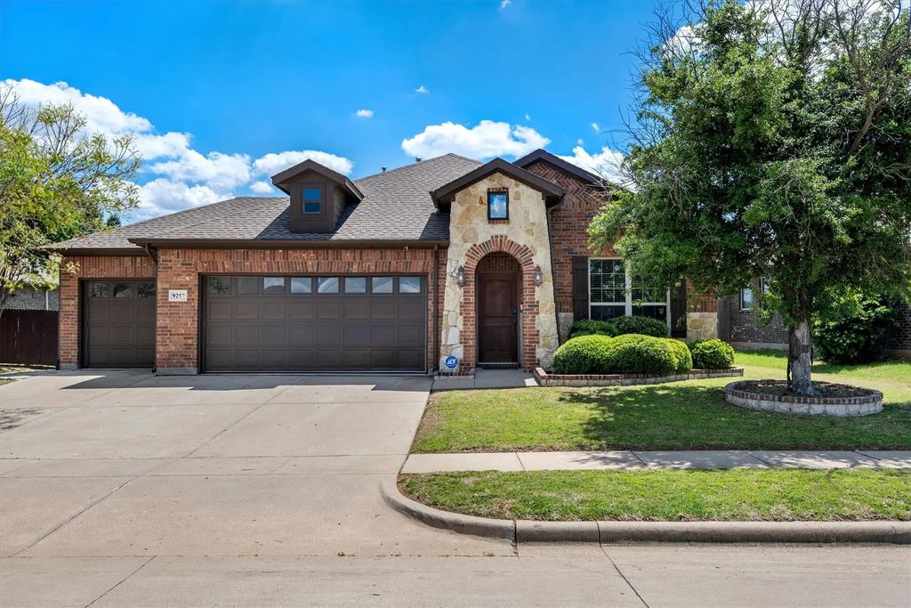 9257 Water Oak Drive, Arlington