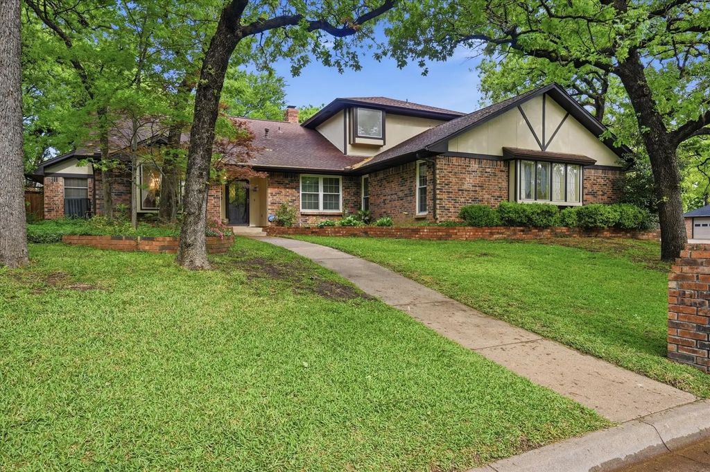 2900 Greenbrook Drive, Arlington