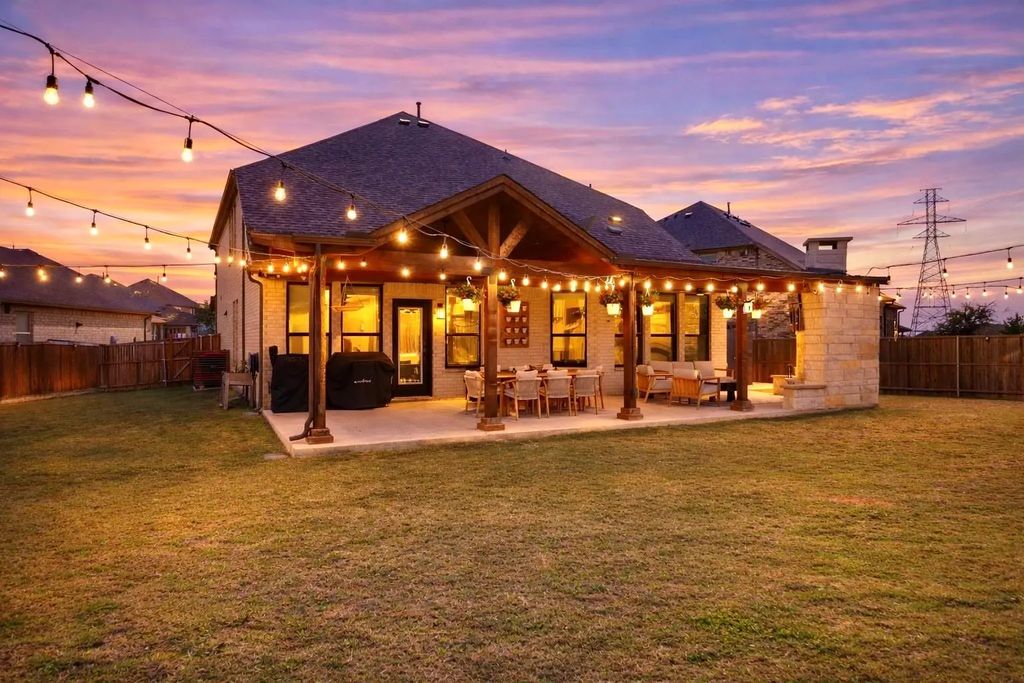 101 Mossy Oak Trail, Fort Worth