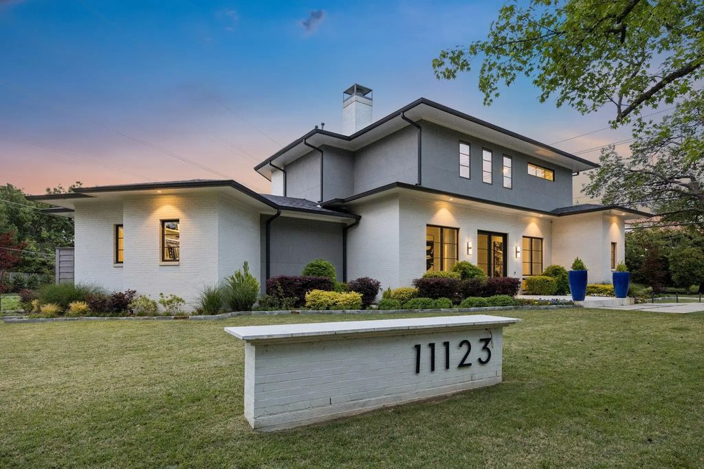 11123 W Ricks Circle, Dallas