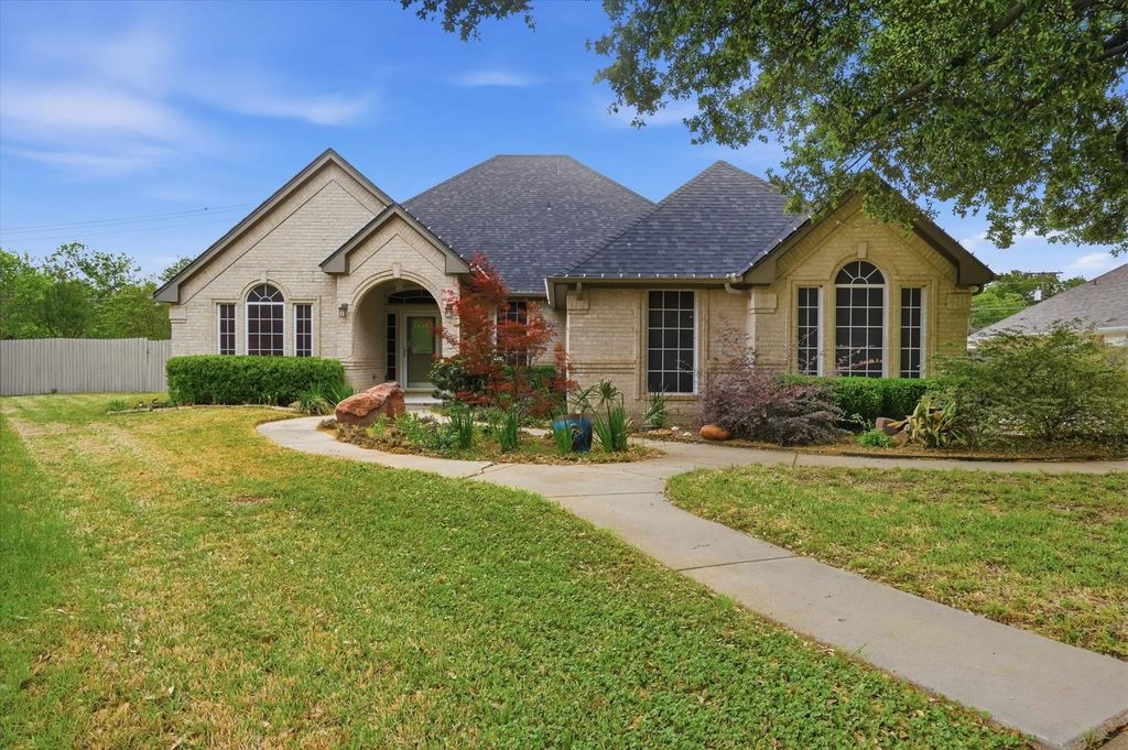 1616 Oak Creek Drive, Hurst