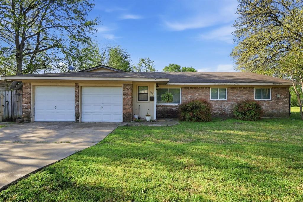 1803 Sycamore Street, Commerce