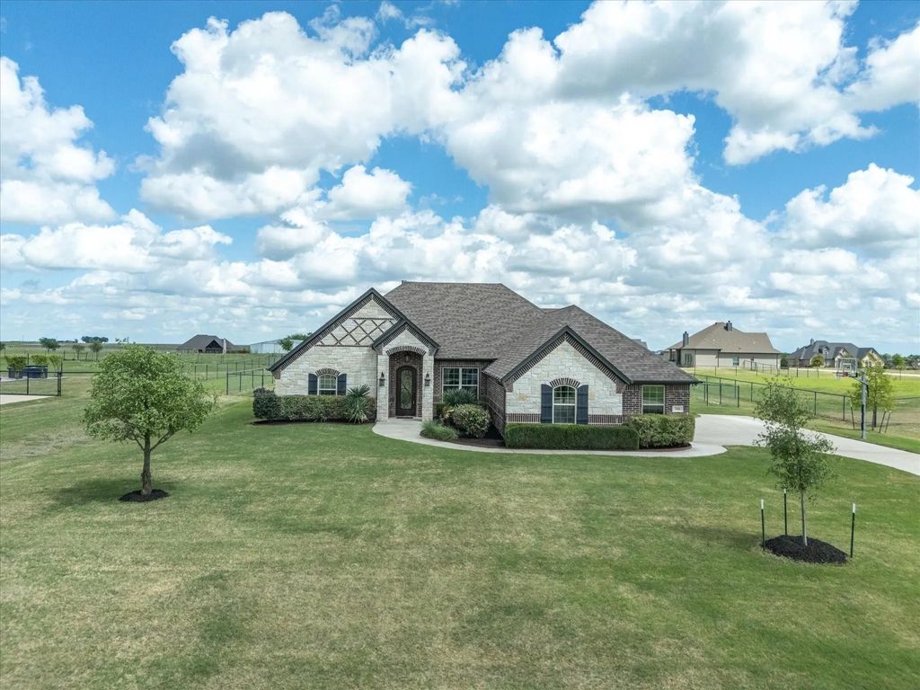 340 El Pescado Court, Godley