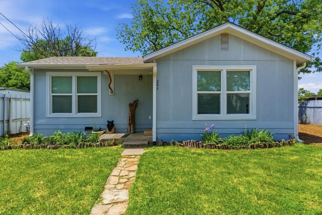 203 Gandy Street, Lipan