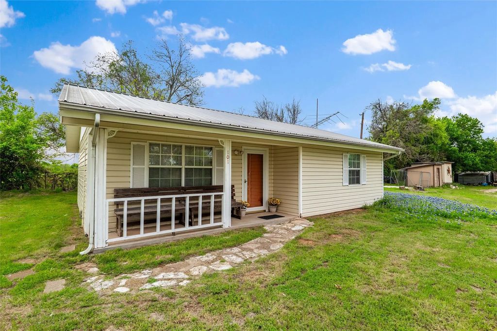 101 S Frio Court, Weatherford