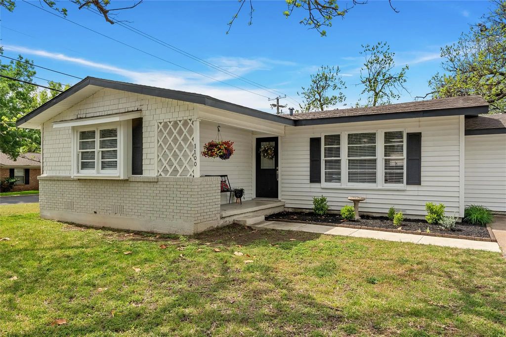 1100 N 66th Street, Waco