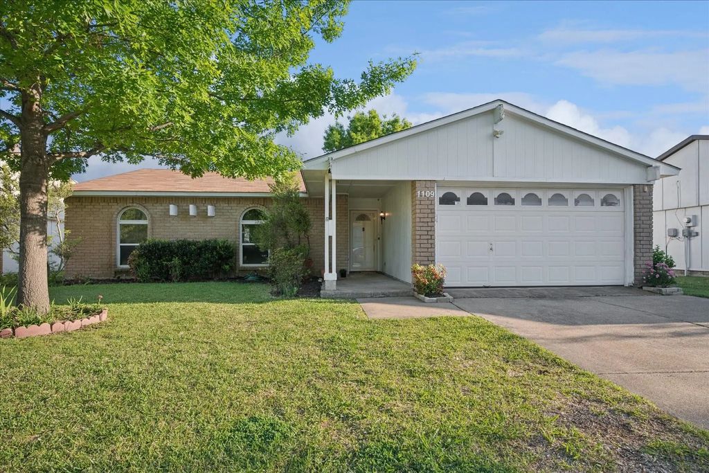 1109 Loving Trail, Grand Prairie