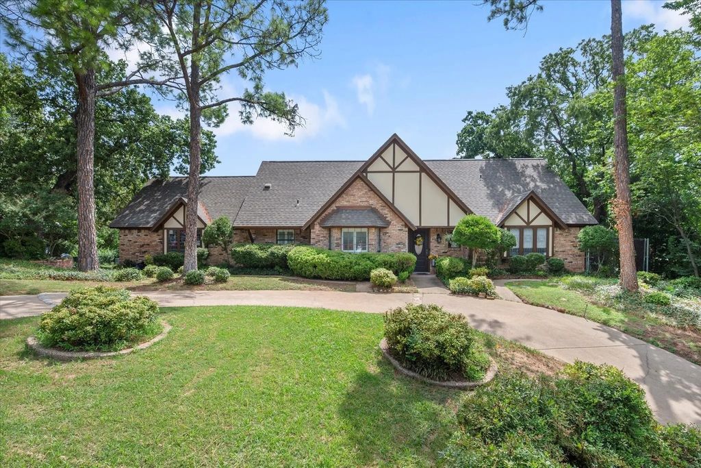 1005 Acorn Court, Arlington