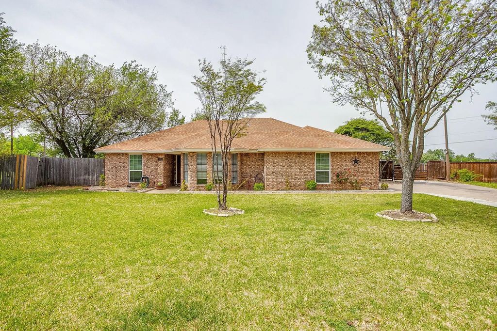 1604 Ann And Dossy Court, Crowley