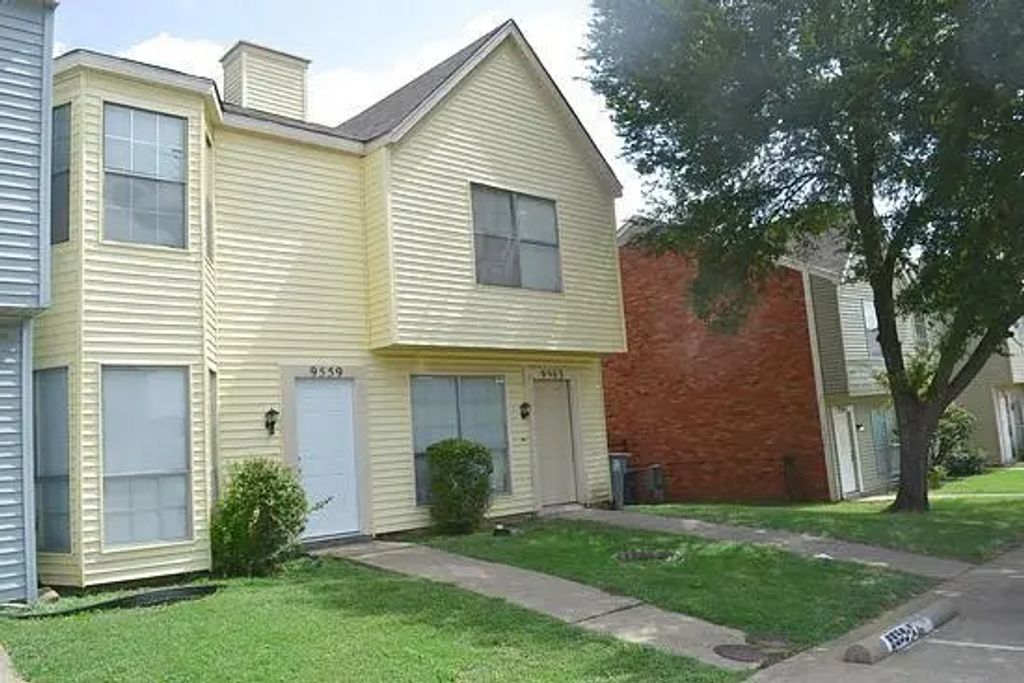 9563 Olde Towne Row, Dallas