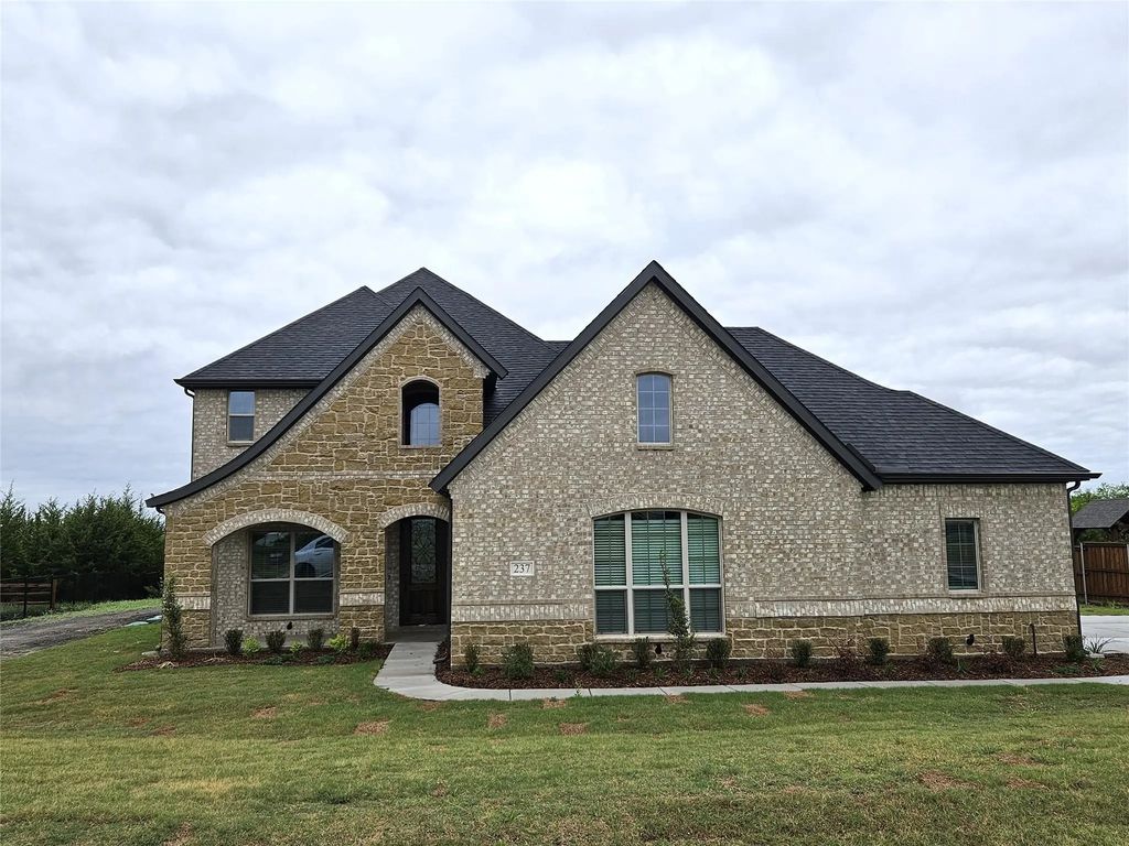 237 Magnolia Court, Trenton