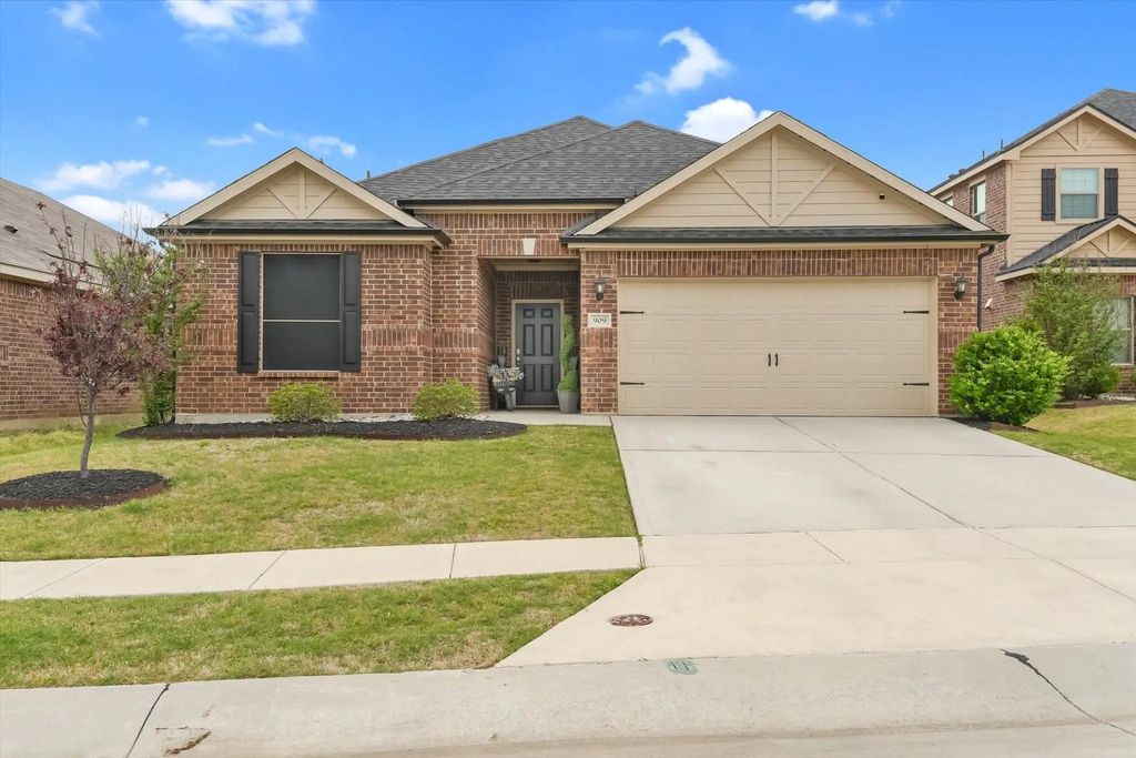 909 First Street, Sanger