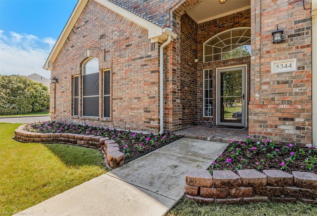 5344 Lake Mead Trail, Fort Worth