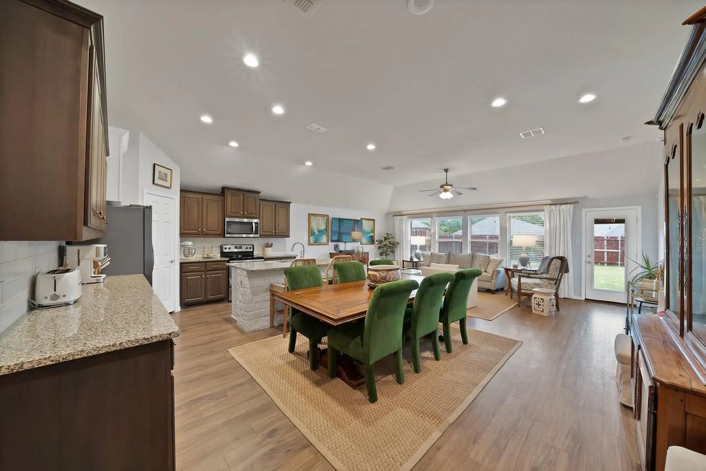 10817 Live Oak Creek Drive, Fort Worth