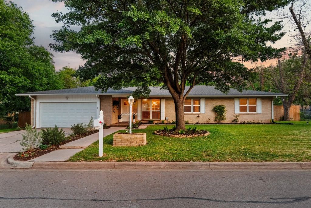 704 W Elizabeth Drive, Robinson