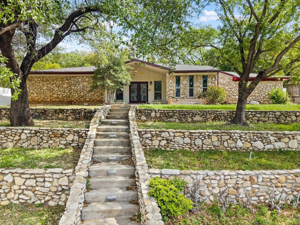 405 Chandler Lake Road, Fort Worth