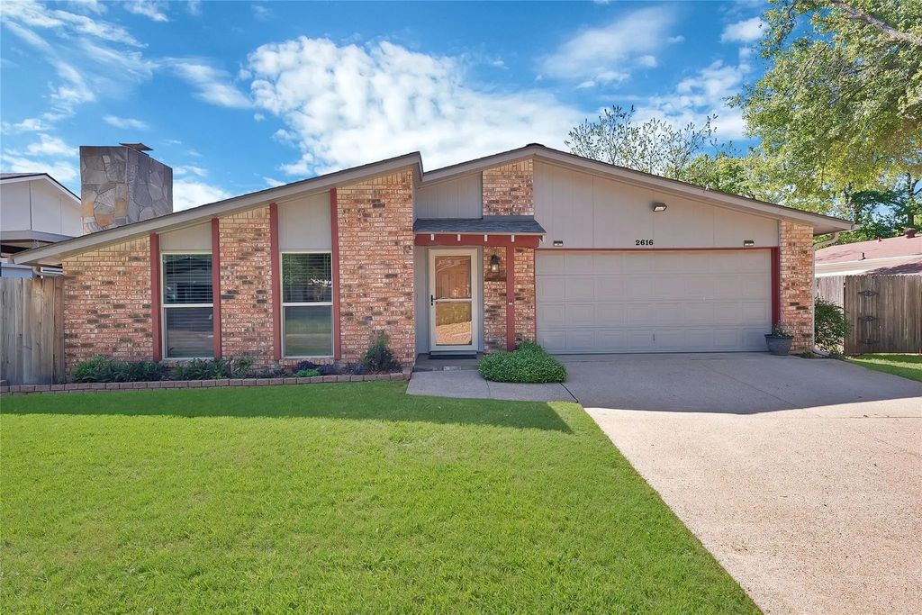 2616 Crestmoor Court, Arlington