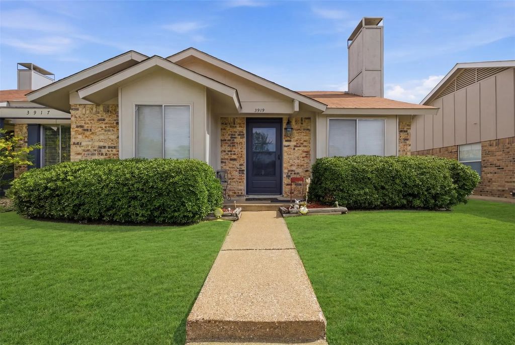 3919 Queens Court, Garland