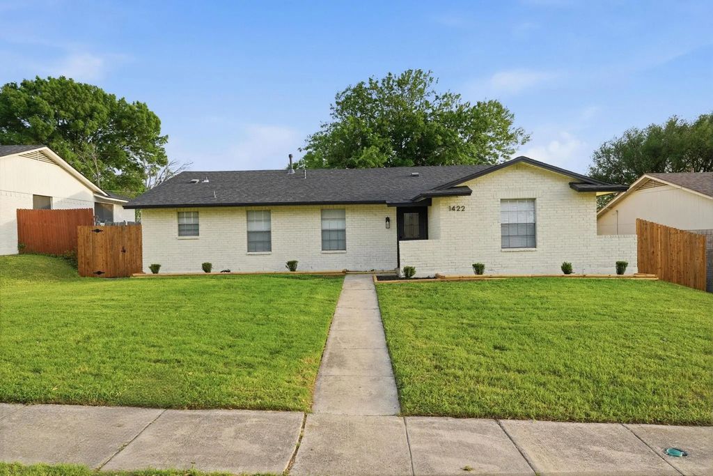 1422 Aldenwood Drive, Dallas