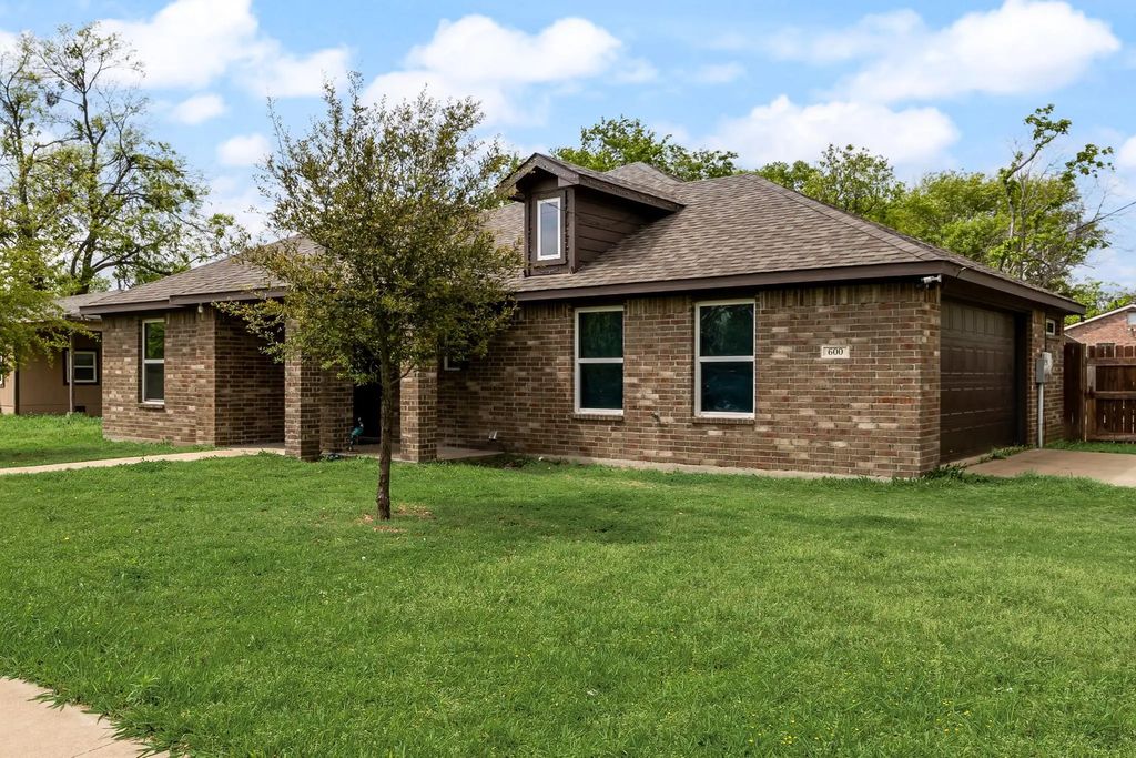 600 Saint Luke Street, Terrell